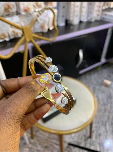 Elegant Gold Bangle Bracelet