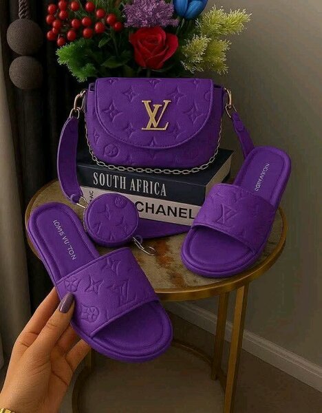 Jolie ensemble sacs et sandales