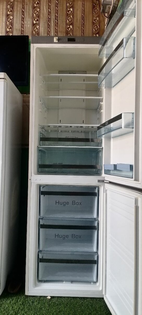 Chest refrigerator and freezer