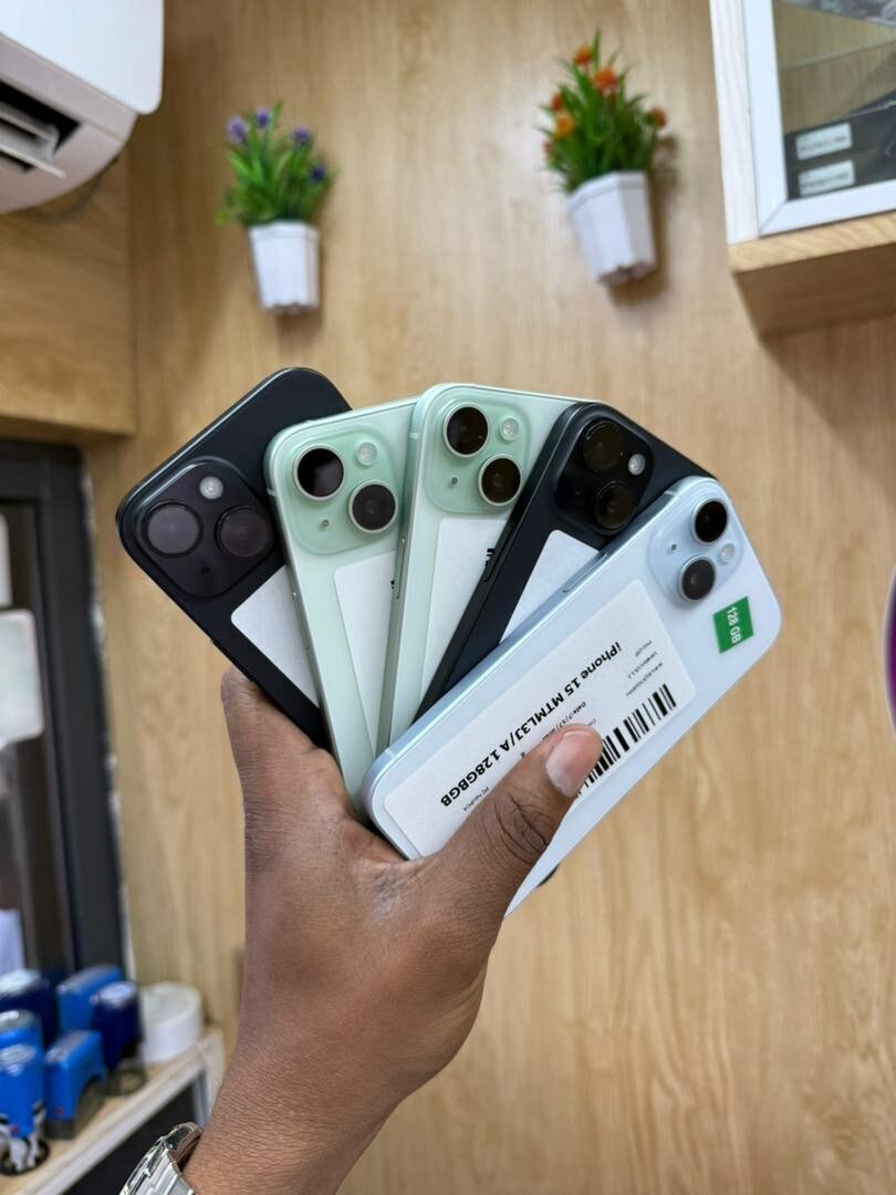 iPhone 15 simple Casi neuf