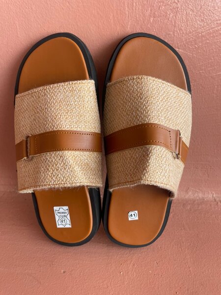 Sandales en cuir tissé