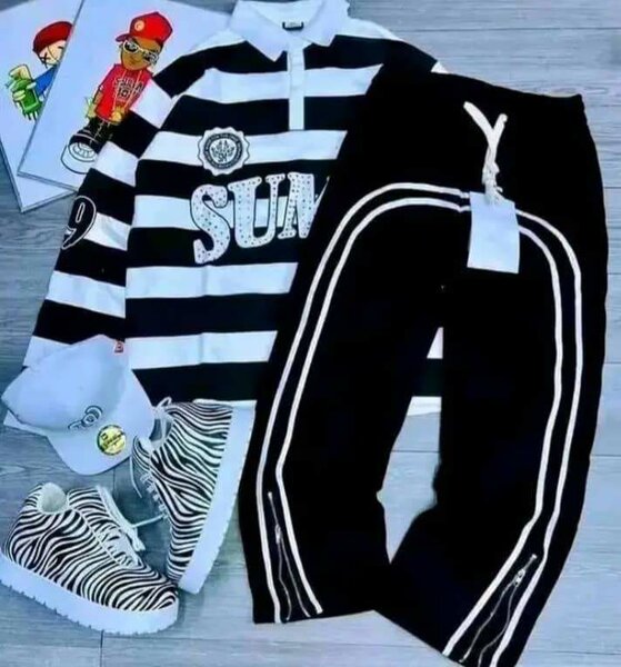 Ensemble sportif rayé élégant