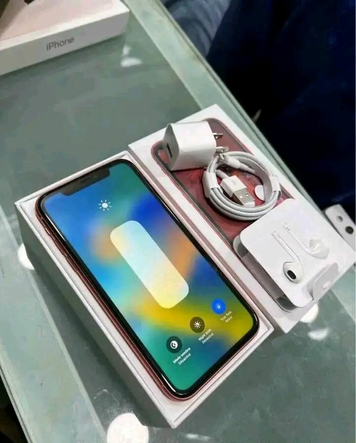 iPhone XR Rouge avec Accessoires