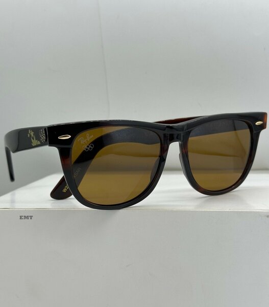 Vintage-inspired Rayban Wayfarer Acetate Sunglasses