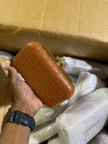 Clutch tressé élégant