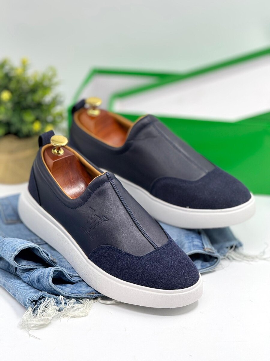 LOUIS VUITTON EASY WEAR NAVY AND WHITE