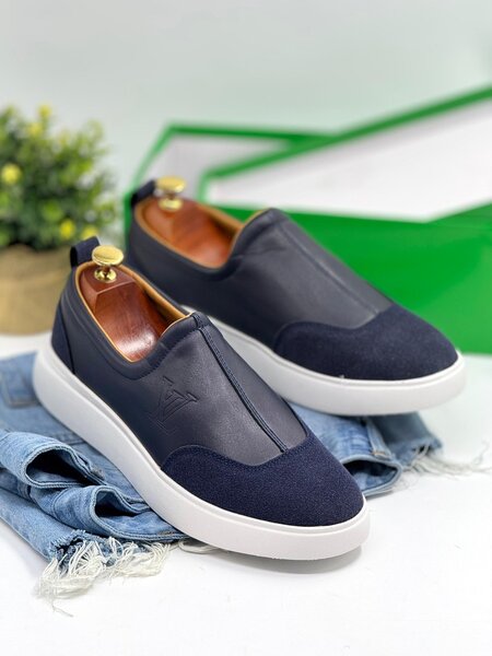 LOUIS VUITTON EASY WEAR NAVY AND WHITE