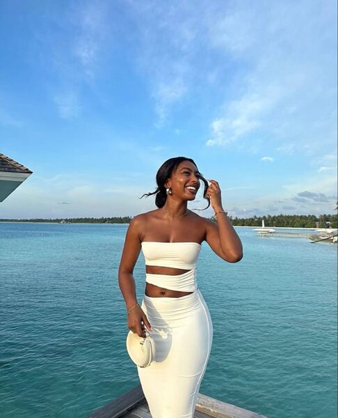 Robe élégante découpée femme