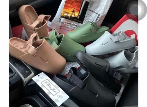 Nike DogMouth sandals