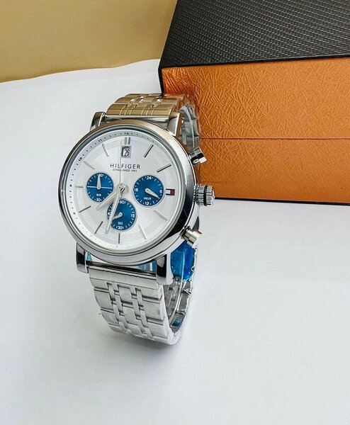 Montre élégante en acier inoxydable