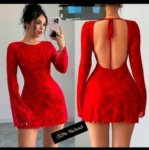 Robe rouge élégante dos nu
