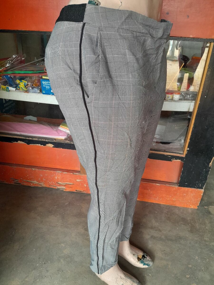 Chic pantalon tissu multicolore