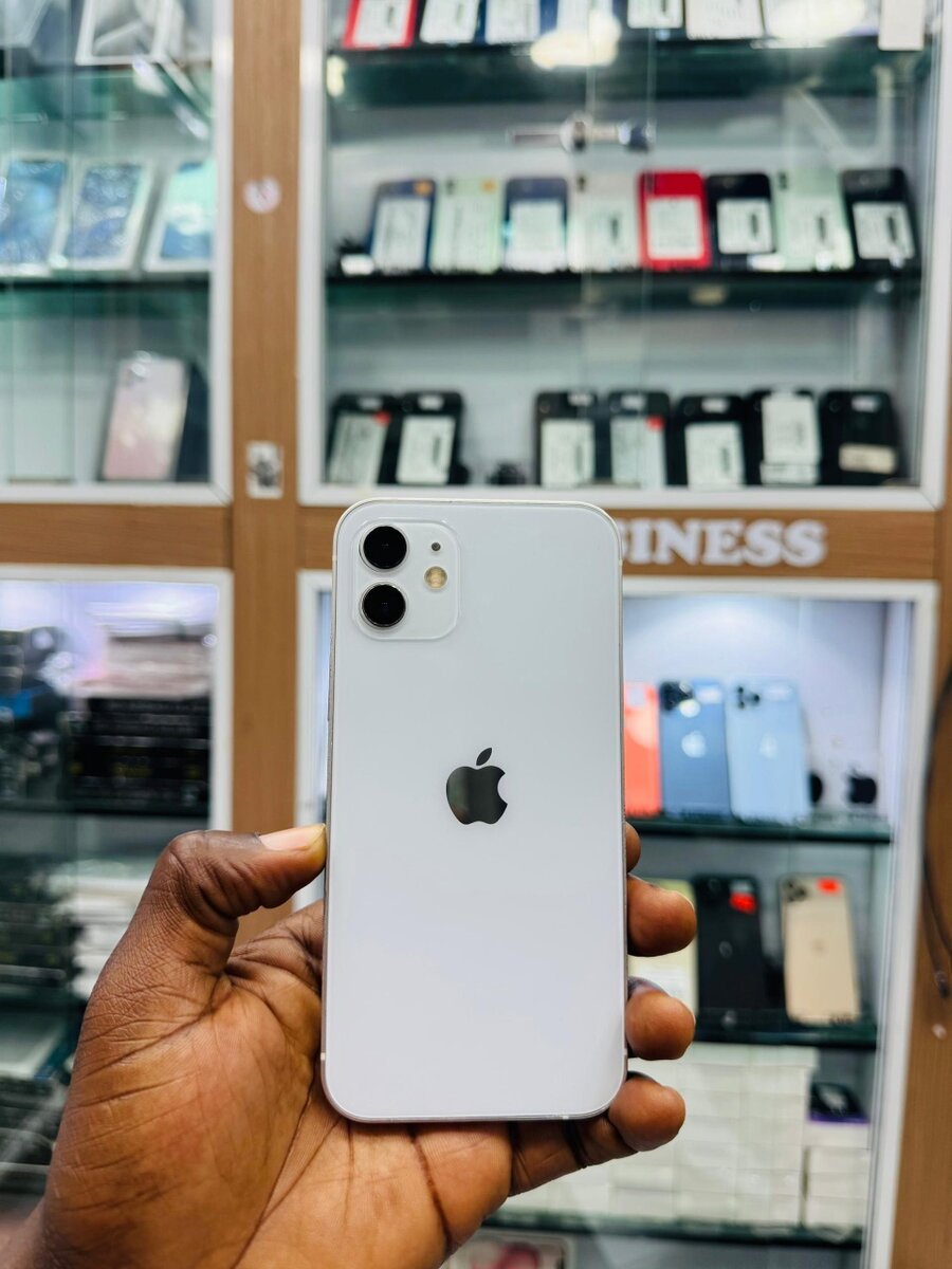 iPhone 12 simple 64Go tout pas