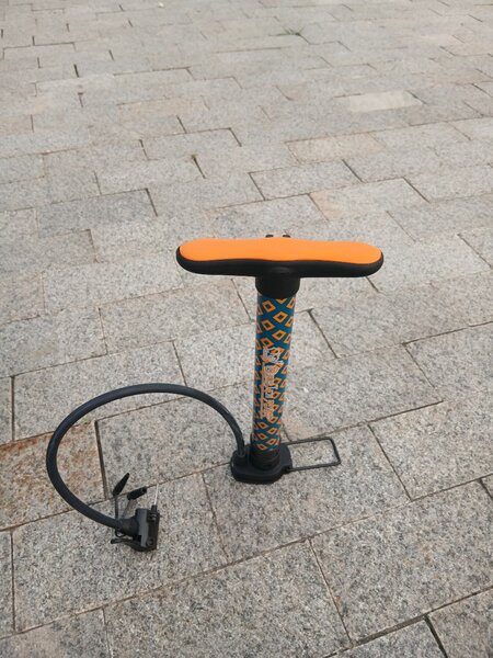 Pompe à vélo portable