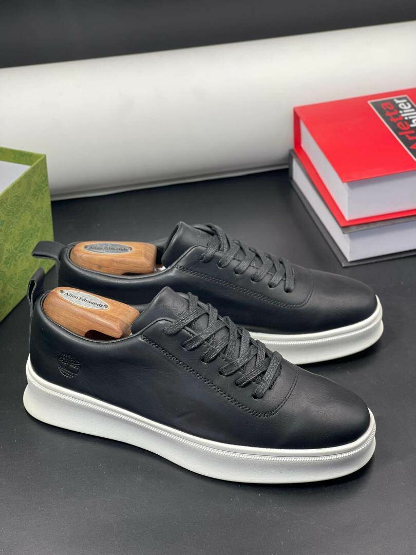 TIMBERLAND BLACK AND WHITE