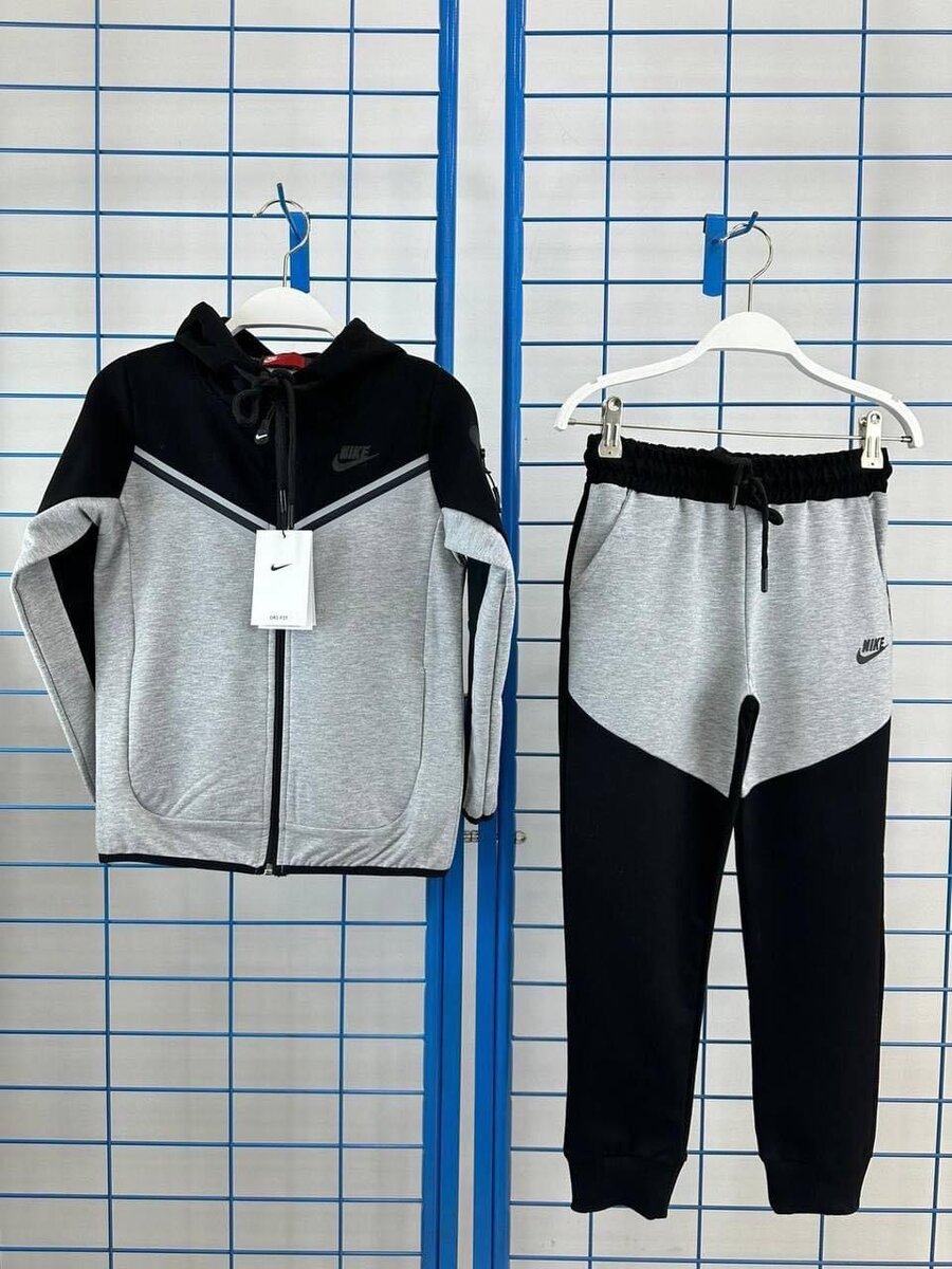 SURVÊTEMENT NIKE TECH