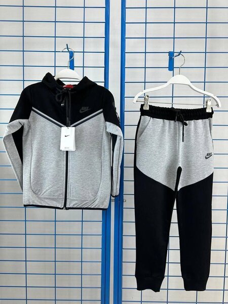 SURVÊTEMENT NIKE TECH