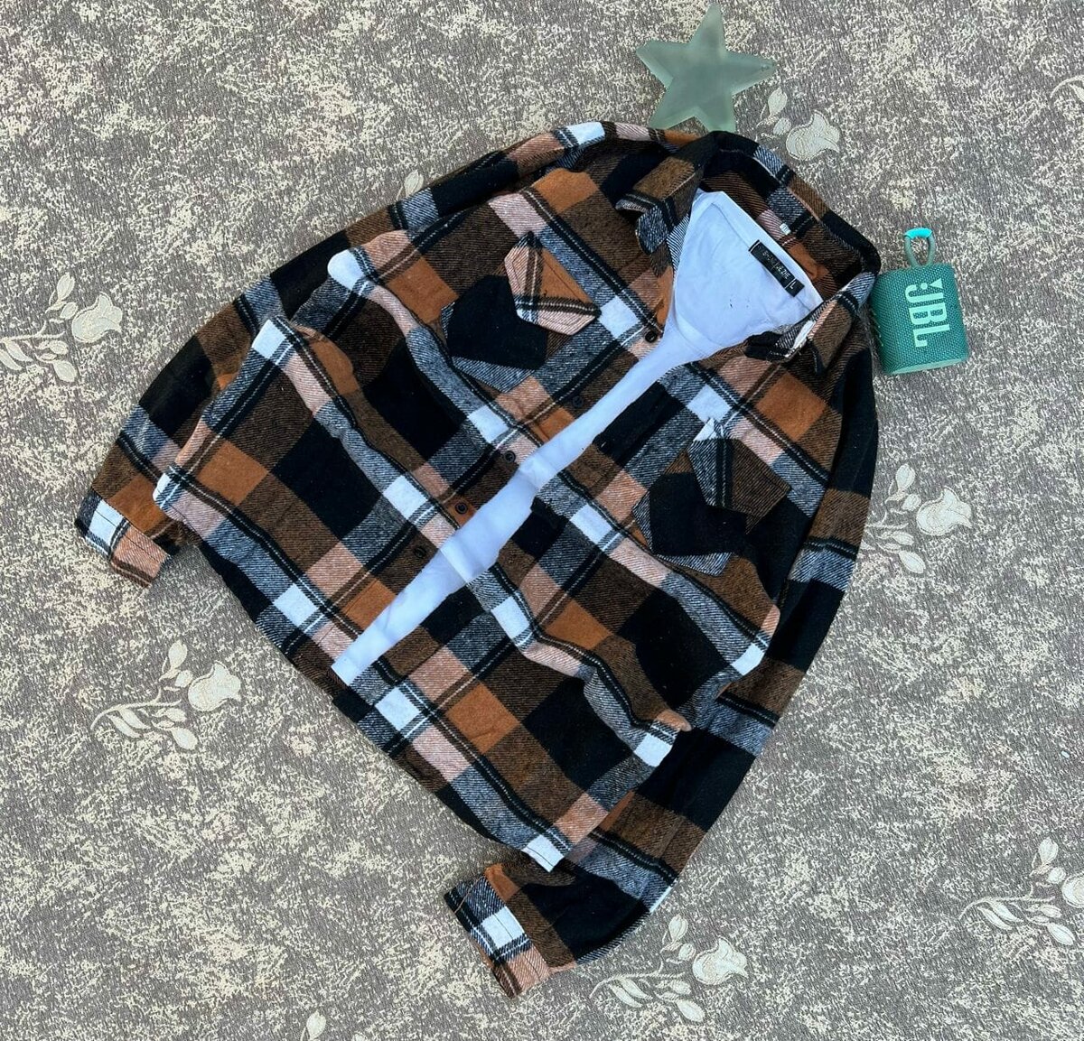 Stylish men's shirt with long sleeves