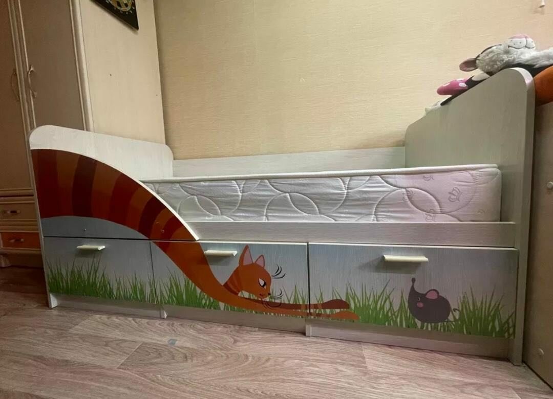 Кровать 80х160 в хорошем состоянии, ортопедический матрас