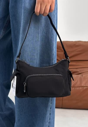 Трендовая сумочка багет от Pull&bear черная