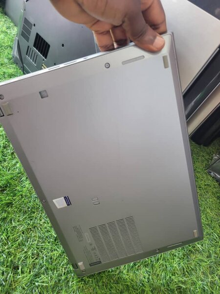 Lenovo ThinkPad T490s