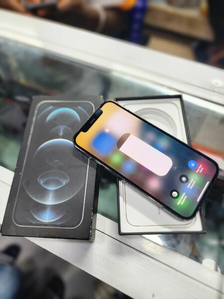 12 pro 128giga tout passe