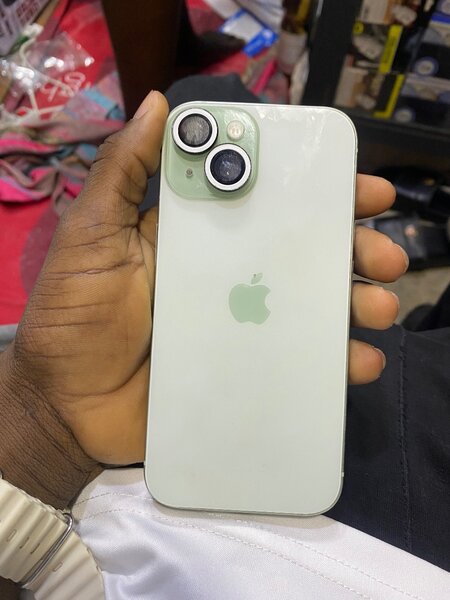 iPhone 15 simple