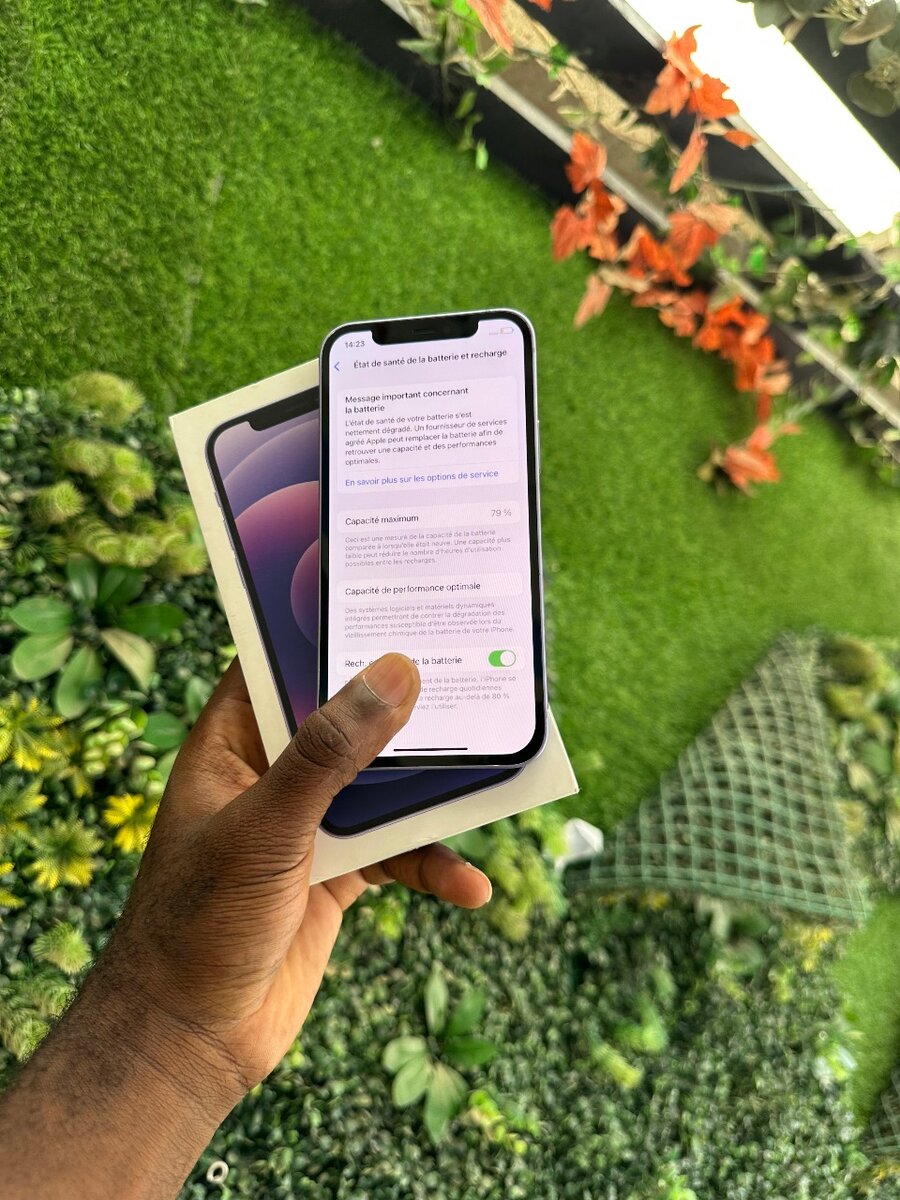 iPhone 12 simple second main