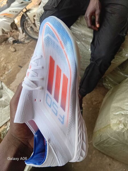 Chaussures de football F50