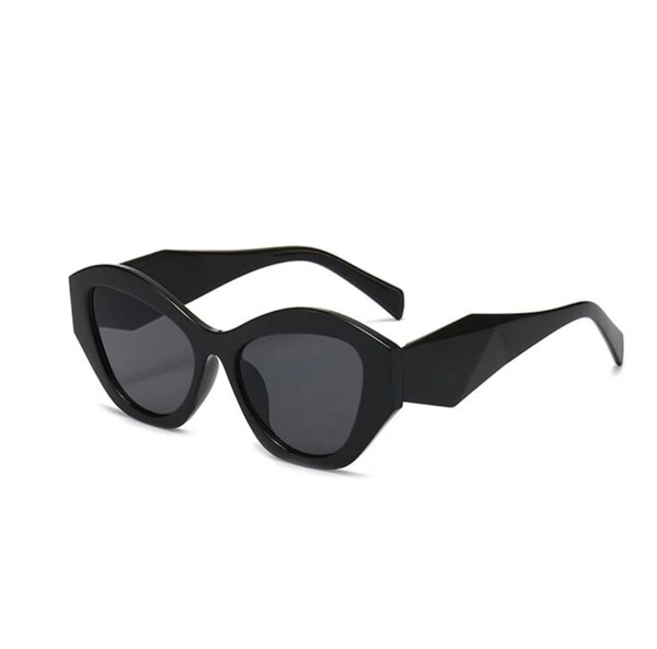 Lunettes de soleil noires chic