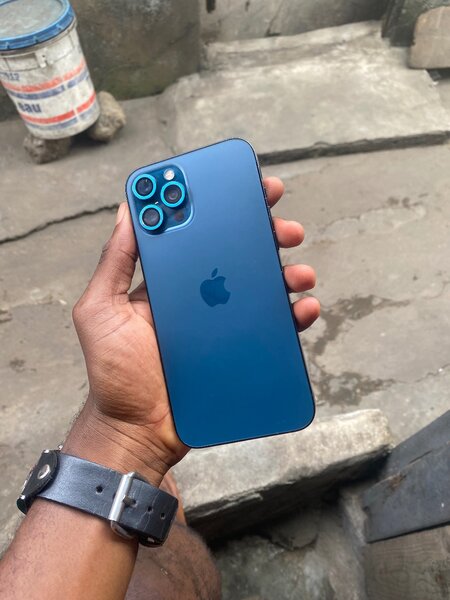 iPhone 12 Pro Max Bleu
