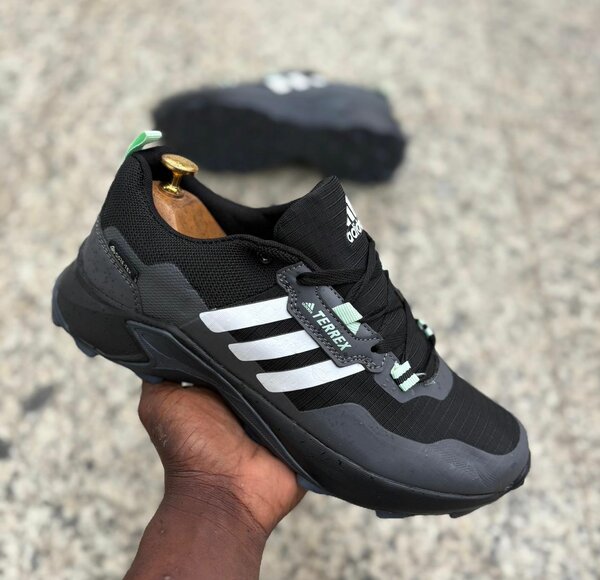 Chaussures de randonnée résistantes