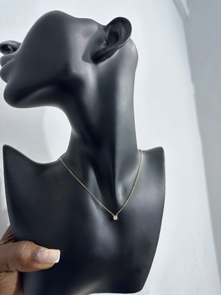 Elegant Gold Pendant Necklace