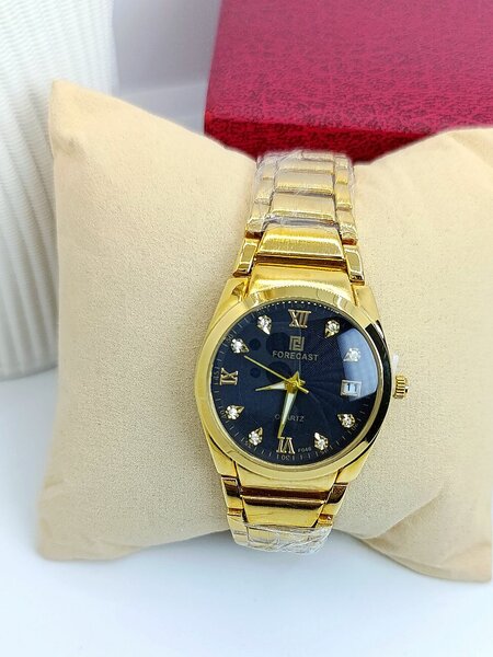 Montre dorée élégante