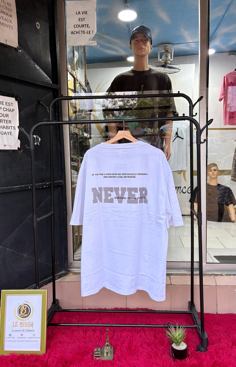 T-shirt blanc "NEVER"