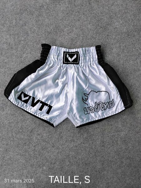 Short Sanda, kick-boxing, muy thaï & boxe anglaise