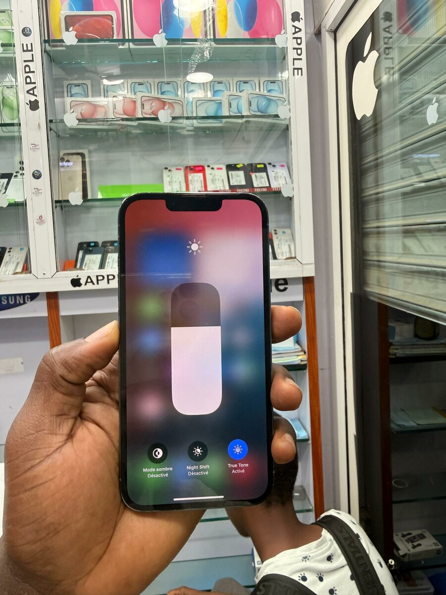 13 pro 128Go tout est dorigin