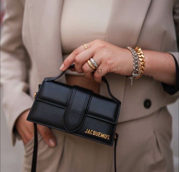 Sac à main noir élégant