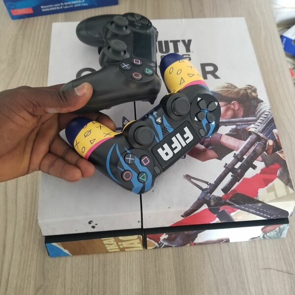 PS4 FAT/ CRAQER+2MANETTES