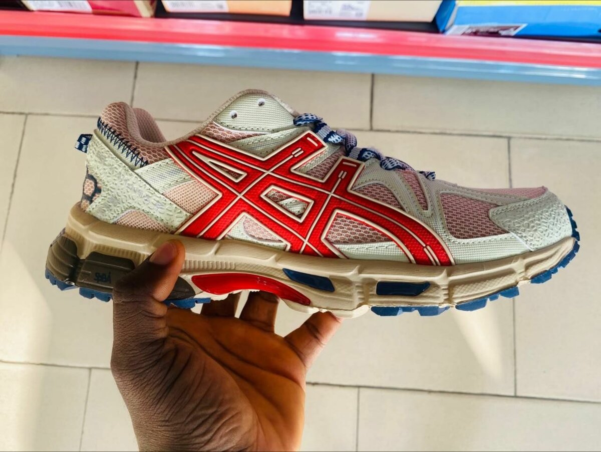 Asics Gel- kahana 8 light brown red