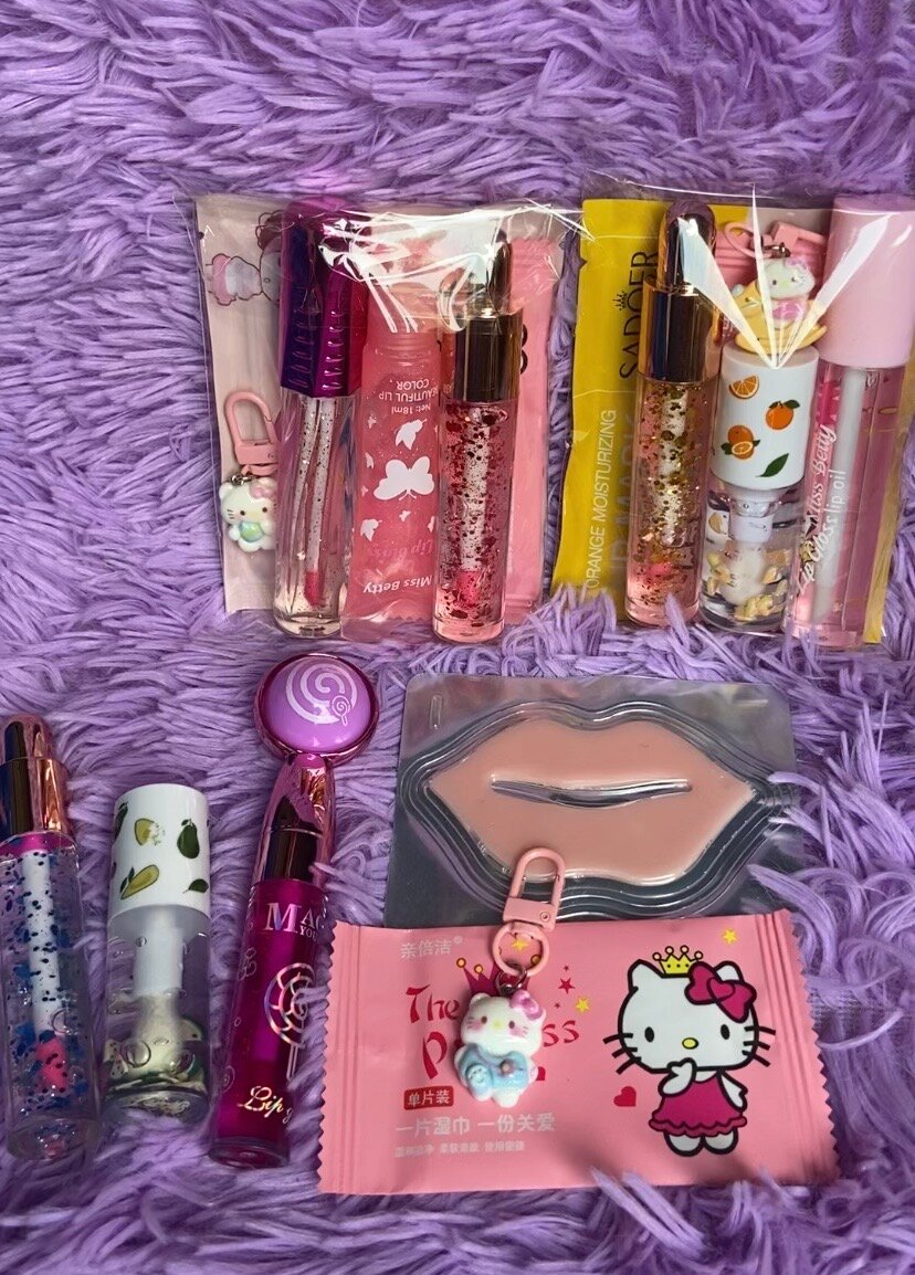 Trousse maquillage Hello Kitty - Lip gloss et accessoires
