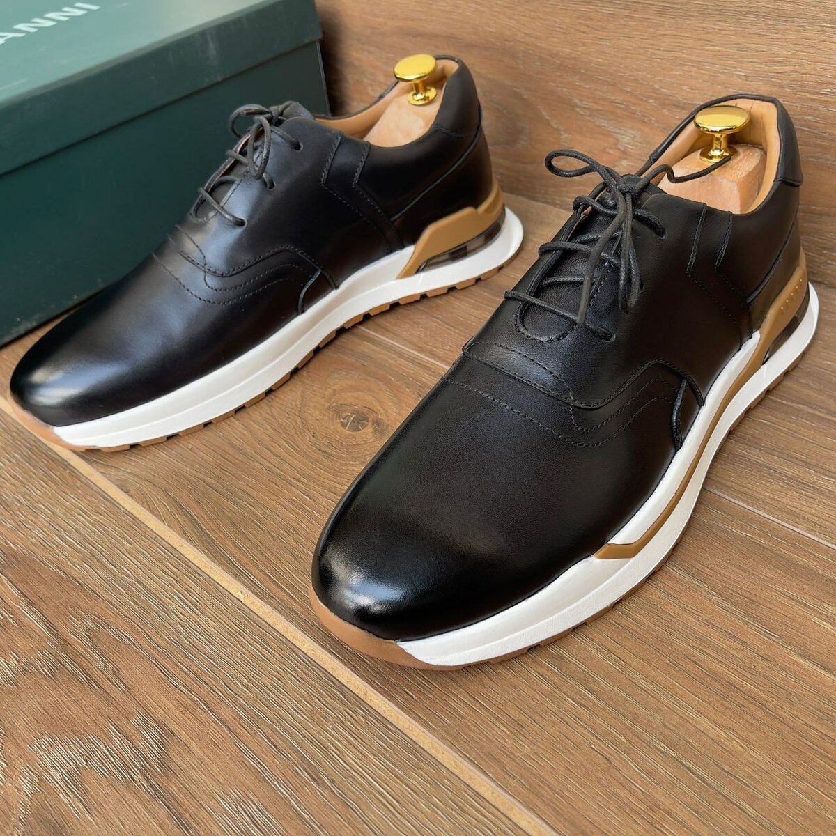 Sneakers en cuir noir élégants