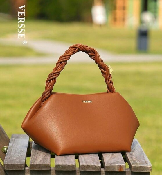 Sac à main tressé chic