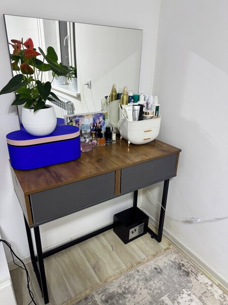 Туалетный столик с подсветкой