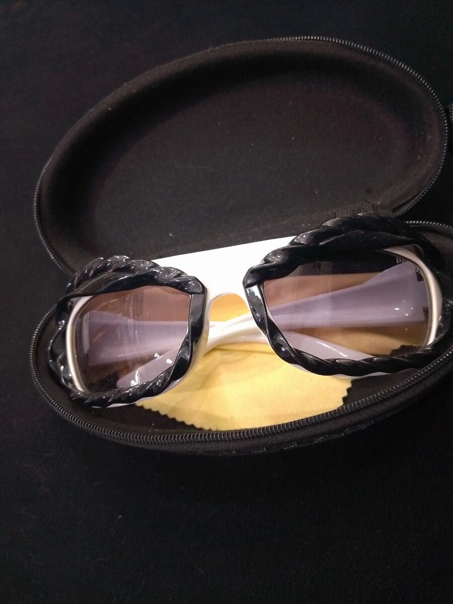 Prada spectacles