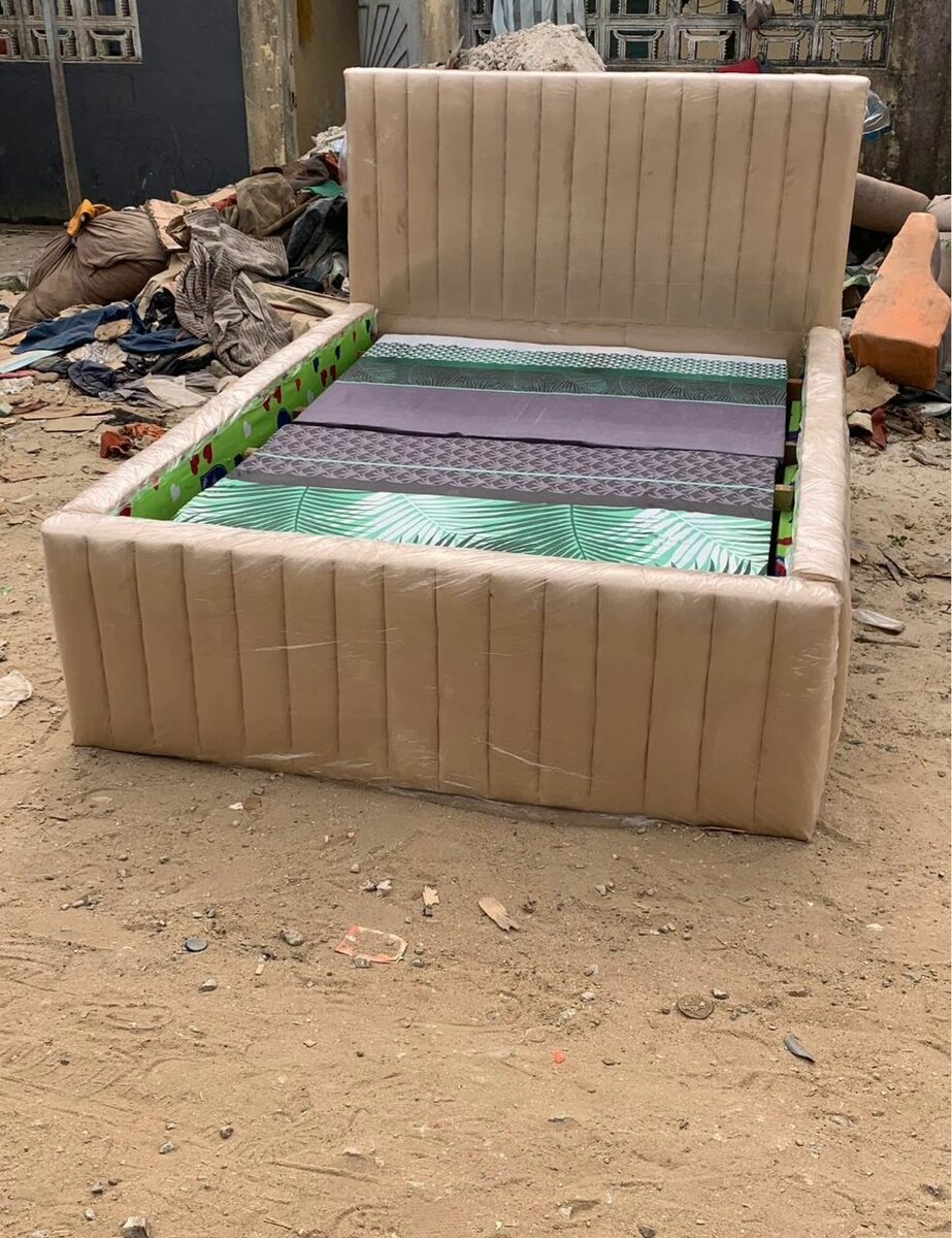 Lit rembourré design moderne