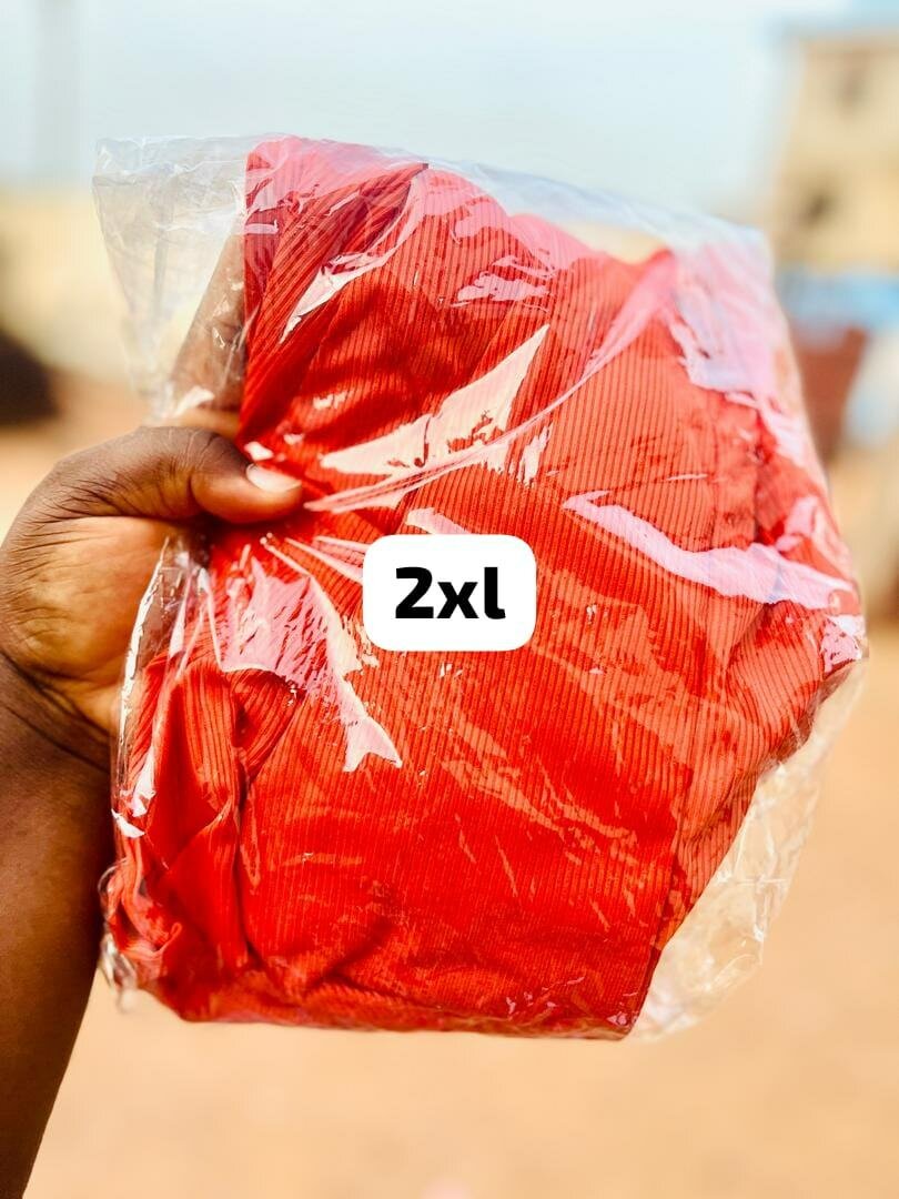 Straight dress with side pockets