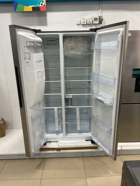 Machine à laver et frigo Hisense