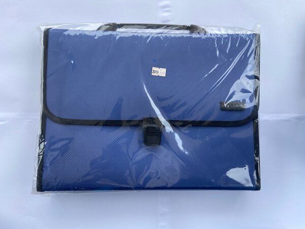 Porte-documents bleu pratique