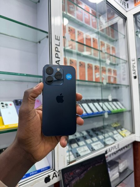 15 pro 256 Go sans message